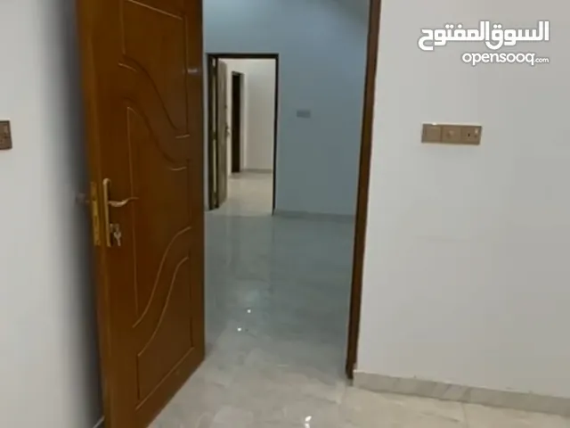 250 m2 5 Bedrooms Townhouse for Rent in Basra Saie