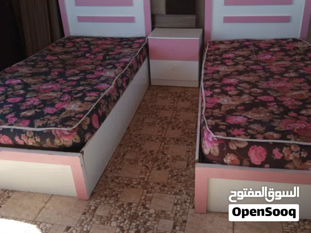 تختين مع فرشاتهم بحال الوكاله وبسعر مغري