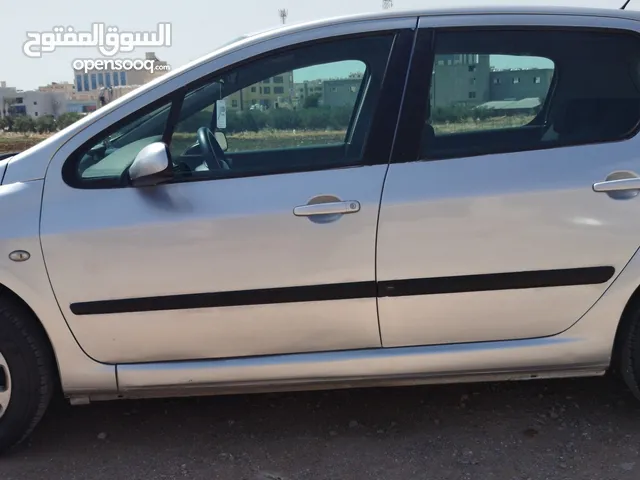 بيجو 307 نيو / 4 جيد بحالة ممتازة للبيع