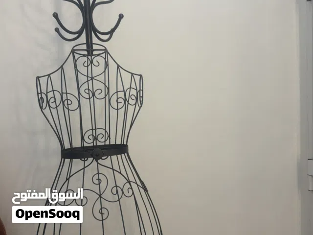 منيكان/علاقة ملابس