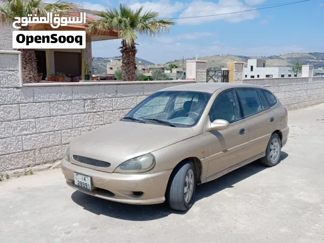 2000 كيا ريو Standard