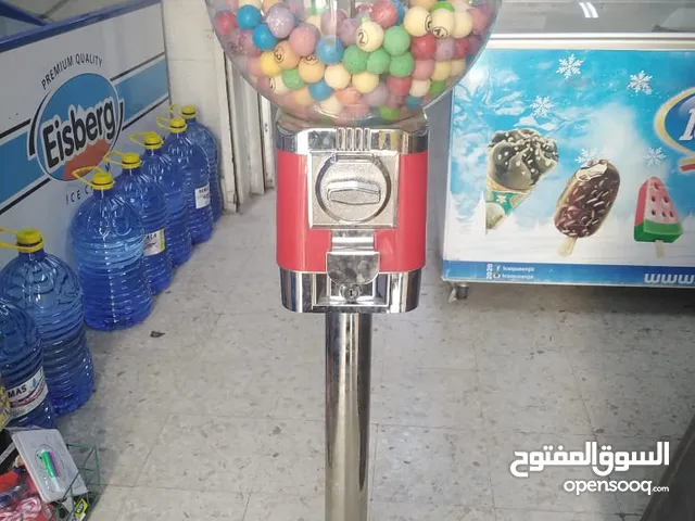 ماكنة علكة للبيع شبه جديد تحتوي على مايقارب 300 حبة فقط 75 دينار موجودة بشفابدران الكوم