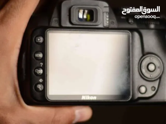 كميره نيكون 3000D معاها العدسه 55-18والشاحن والحزام والبطارية إستعمال شخصي ممتازه