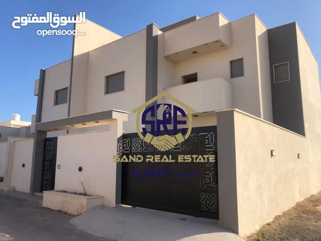 220 m2 4 Bedrooms Townhouse for Sale in Tripoli Tajura