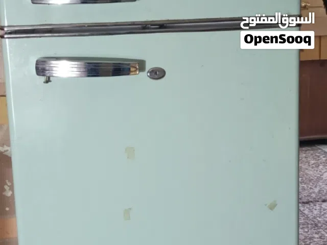 ثلاجة مستعملة عاطلة