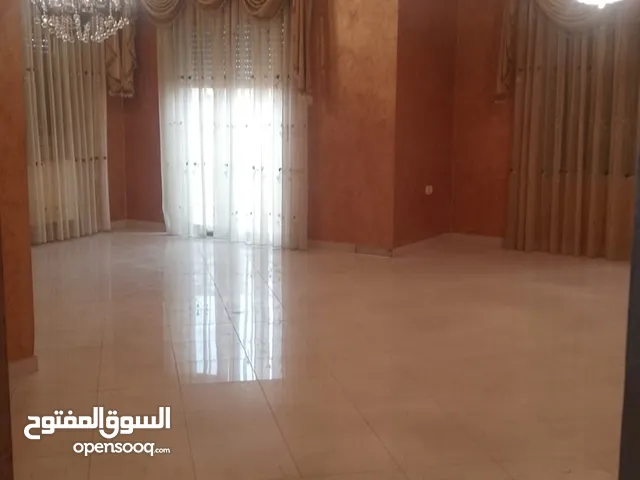 221 m2 3 Bedrooms Apartments for Rent in Amman Tla' Ali