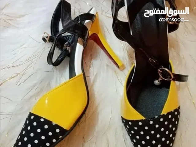 أحذية نسائية للبيع