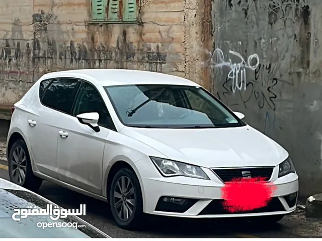 سيات ليون لون ابيض