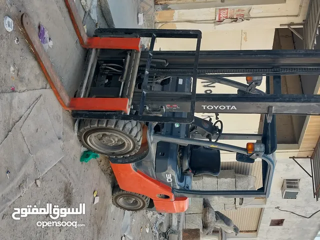 2012 Forklift Lift Equipment in Southern Governorate
