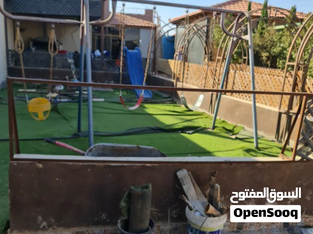 مزرعة في حوارة-مادبا للبيع بسعر مميز تتكون من غرفتين نوم ومطبخ وحمامين وملعب وأرض زراعية