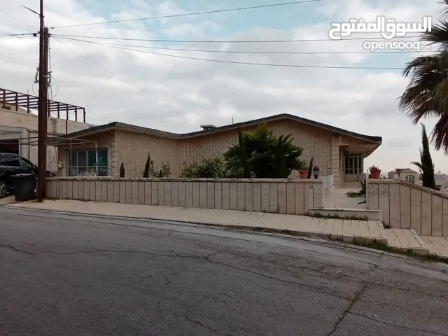 Unfurnished 325 m2 Villa with 150 m2 Terrace for Rent in Dahiet AlRasheed