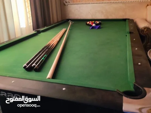 طاولة بليارد نضيفة clean pool table