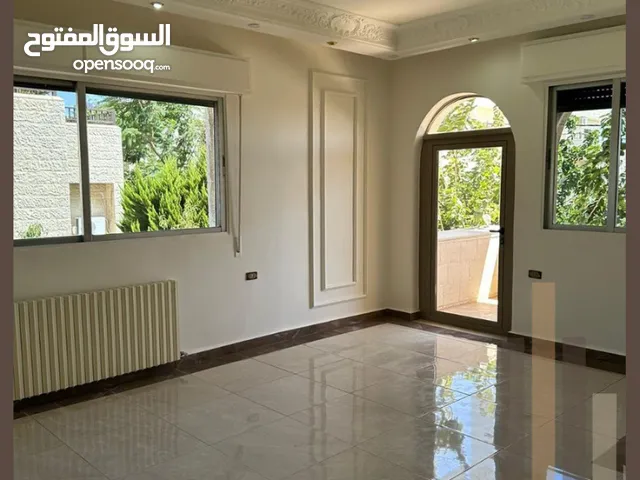 شقة طابق اول  للايجار في عبدون مساحة 187م