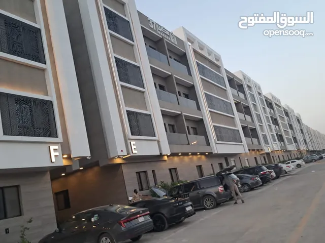 175 m2 3 Bedrooms Apartments for Rent in Al Riyadh Al Qirawan