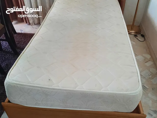 تخت مفرد تفصيل مع فرشة زمبرك خشب زان ولاتيه للبيع