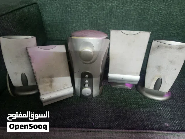 مظخم صوت بركب على شاشه بيت وبركب على كمبيوتر وبنحطله وصله تلفون صوته عالي