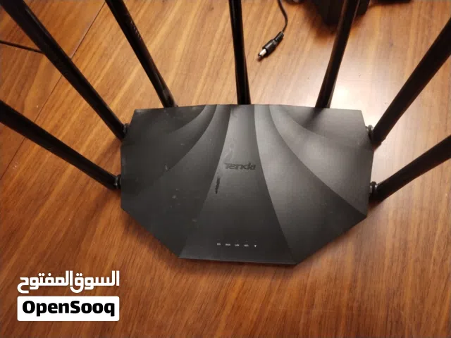 راوتر ماركة tenda مع ملحقاتة