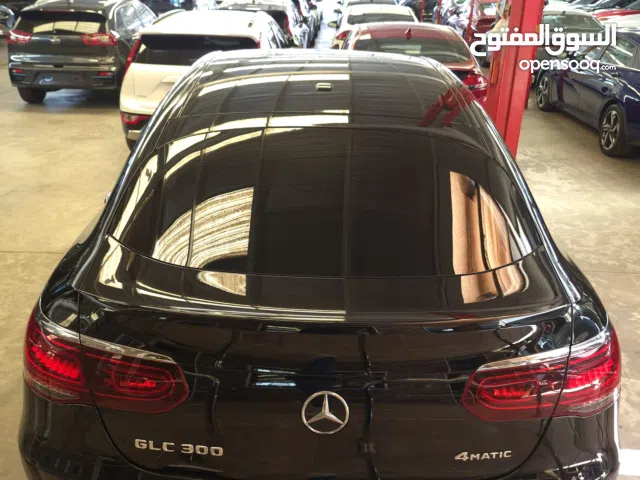 مرسيدس بنز GLC 300 2021 اسود بطاقة أمريكية فاخرة مع مواصفات رياضية