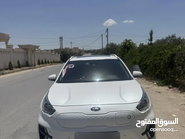 للبيع Kia nero ev 2021 السيارة فل كامل مع فتحة ..............................