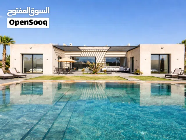 فيلا فاخرة للإيجار اليومي بمدينة مراكش .