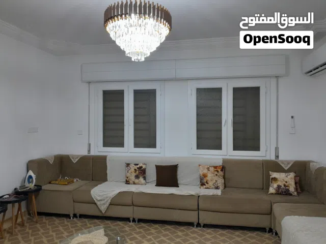 فيلا دور ارضي بني حديث مقام على قطعة مساحتها 750 متر مربع