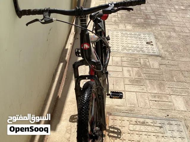 سيكل للبيع نضيف وسريع  وكبير بريكات أمورها طيبة بس في شي مهم قابل لتفاوض