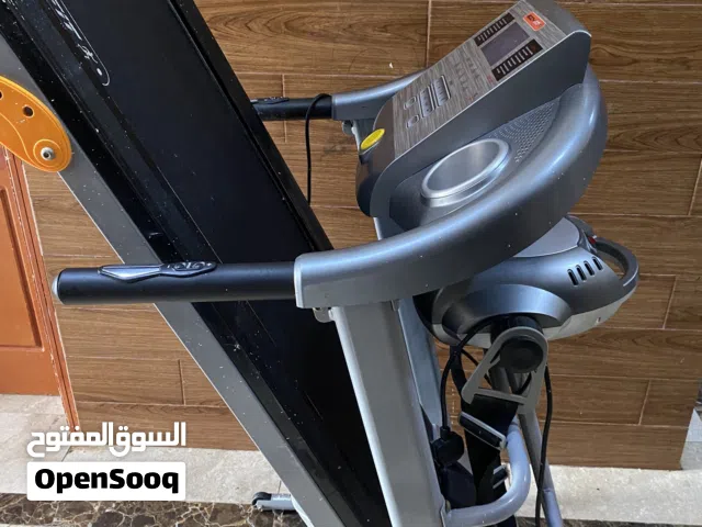 للبيع جهاز جري ومشي نظيف