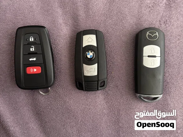 مجموعة مفاتيح سيارات أصلية (Toyota - BMW - Mazda)