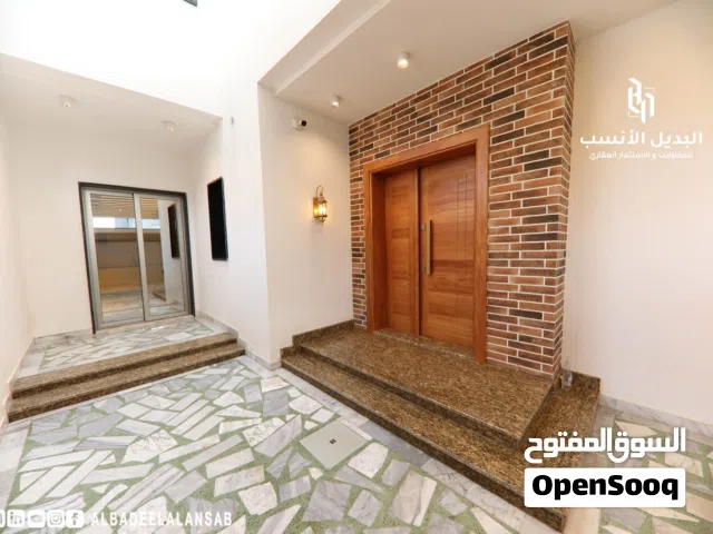 370 m2 5 Bedrooms Townhouse for Rent in Tripoli Other