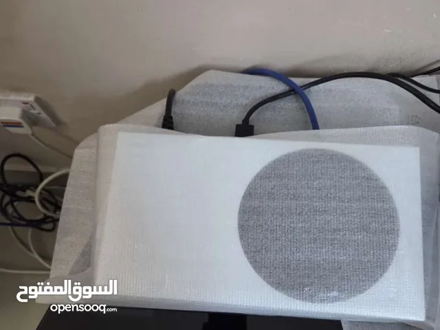 للبيع اكس بوكس سيرس اس شبه جديدة ويا قير اصلي و الأسلاك اصلية