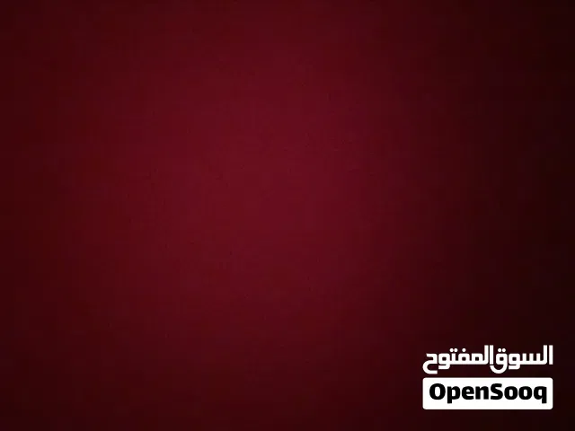 عندي ايفون 11نضيف للبيع الوصف مهم