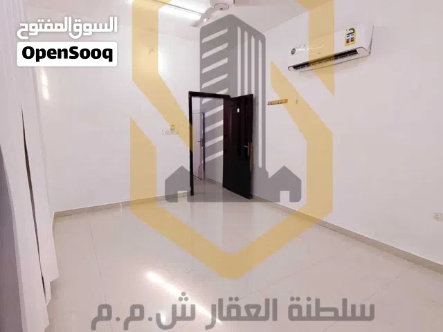 غرفة للشباب العمانيين في الموالح الجنوبية بالقرب من شركة نماء / شامل بدون عموله