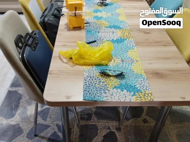 ميز طعام نظيف