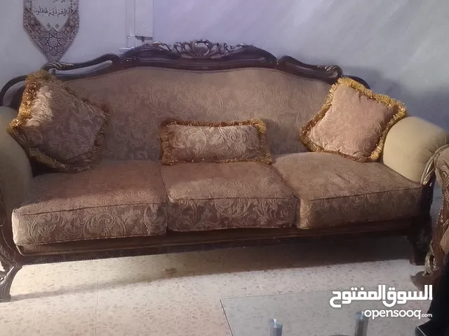 طقم كنب خشب زان تفصيل مرتب قابل للتفاوض بشئ بسيط