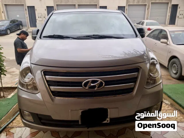 2016 هيونداي H1 GL