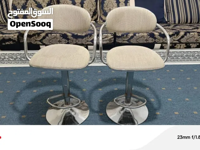 السلام عليكم زوز كراسي مزين مواد تجميل او حلاقه