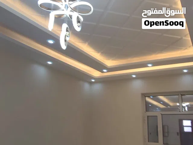 شقق جديد اول سكن اربع غرف وثلاثه حمامات ومطبخ وبلكونه وصاله واسعه