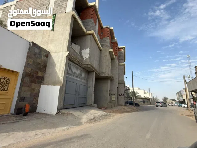 مبني إداري واجهتين مساحة الأرض 650متر ارضي وطابقين وبردرون بركيدجو مكان لمصعد من المالك عين زارة