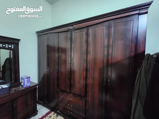 دار نوم زوجية ايطالية 7 قطع مستعملة استعمال نضيف للبيع.