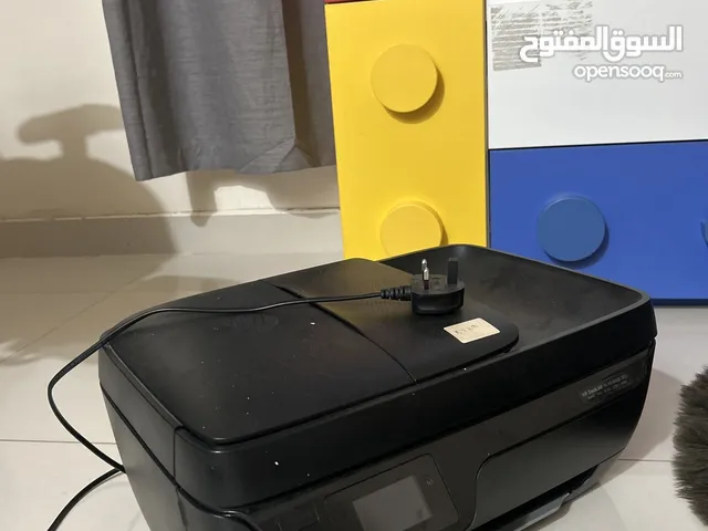 طابعه اتش بي للبيع شبه جديده و كل شي ما فيها و نظيفه و الغبار بس لأنه كانت بالمخزن و تطبع بجوده عالي