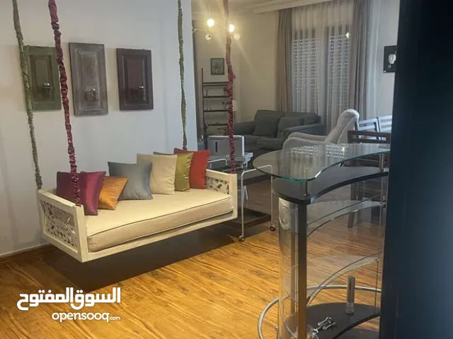 شقة مفروشة فاخرة للايجار في عمان -شميساني منطقة مخدومة ومميزة جدا.