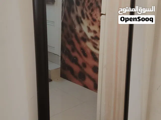 120 x 80  مرأه كبيره تقريبا 2  وسط 40 X 120 تقريبا