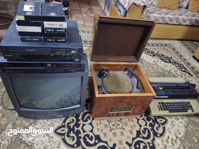 راديو قديم مع اسطوانه