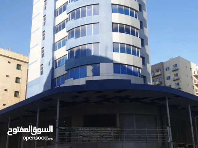 دور تحاري بالفروانية بمجمع تجاري يصلح عيادة طبية او اي نشاط آخر مساحة 551 متر موقع ممتاز جدا