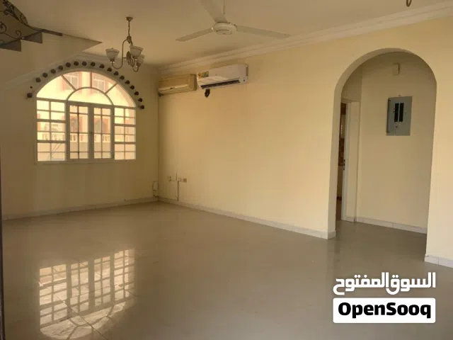 فيلا في الموالح الجنوبية للإيجار . Villa for Rent Mawalih South