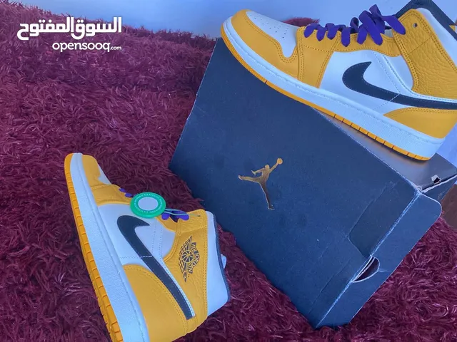 40 Sport Shoes in Amman