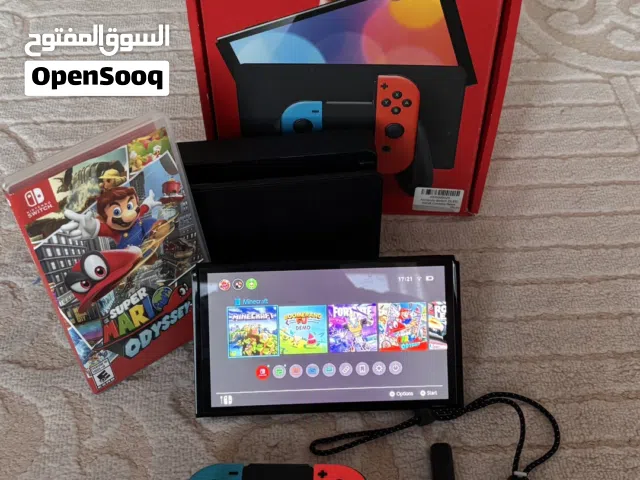 Nintendo Switch للبيع استعمال ثلاث شهور مع جميع الاغراض و معها لعبة ماريو و Minecraft