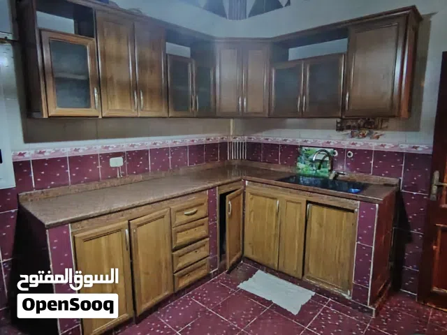 دولاب مطبخ المنيوم ورخام دولاب 2×235 مع رخام قرانيت كم مواضح في الصور