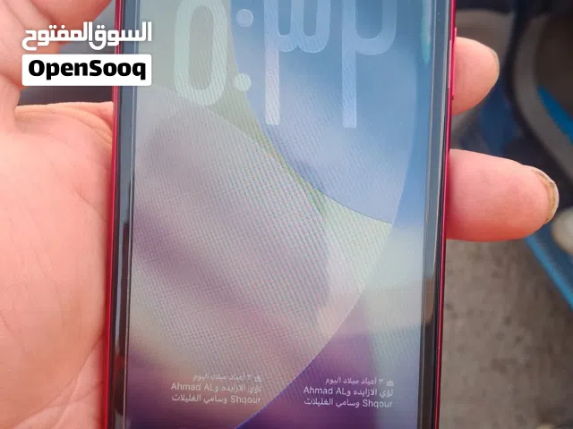 آيفون 11 لون احمر