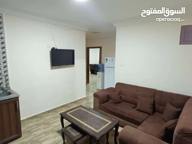 شقة مفروشة مقابل مسجد جامعة اليرموك 3 غرف 3 حمامات